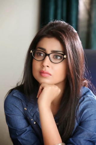 Woman glasses sitting chair looking - glass free wallpaper for mobile