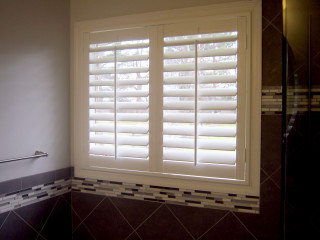 Bathroom window blinds toilet corner - a bathroom free wallpaper