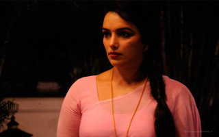 Woman braid dark pink shirt - a necklace free wallpaper