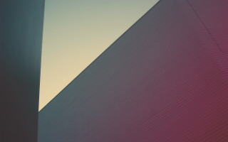 Building red corner blue corner - blue sky in the background free wallpaper