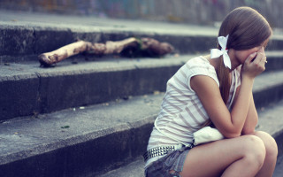 Woman sitting steps cellphone stuffed - the step free wallpaper