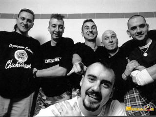 Group men wall black white - a ceiling free wallpaper