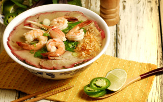 Bowl of soup with shrimp 2 - a bowl of soup free wallpaper