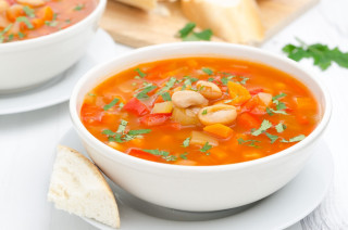 Bowl of soup with bread - a bowl of soup free wallpaper