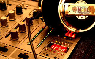 Control board clock microphone closeup - ella guru free wallpaper