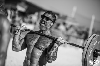 Bearded man tattoos holding barbell - a barbell free wallpaper