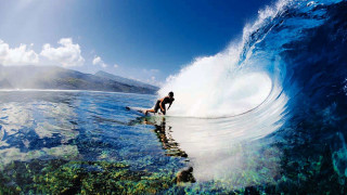Surfing wave ocean sunny blue - amazing depth free wallpaper