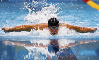 Swimmer black cap goggles blue - clear focus free wallpaper