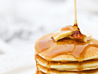 Pancakes syrup banana plate fork 2 - food photography free wallpaper for desktop