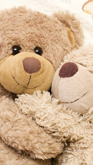 Teddy bear hugging another bear - free love wallpaper for mobile