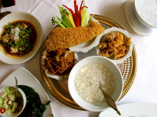 Plate rice meat vegetables soup - a plate of food free wallpaper