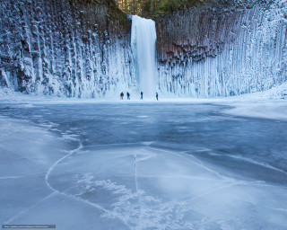 Frozen waterfall group people lake - waterfall free wallpaper