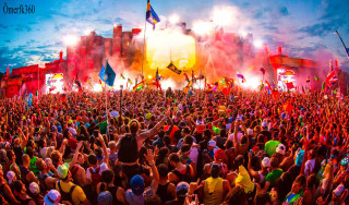 Concert crowd colored smoke exhaling - a large crowd of people free wallpaper for desktop