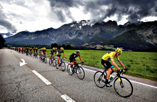Cyclists road mountain range cloudy - a cloudy sky above them free wallpaper