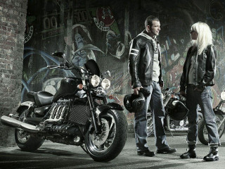 Man woman motorcycle graffiti wall - a graffiti free wallpaper
