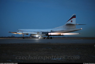 Large airplane runway night sky - a large air plane free wallpaper for desktop
