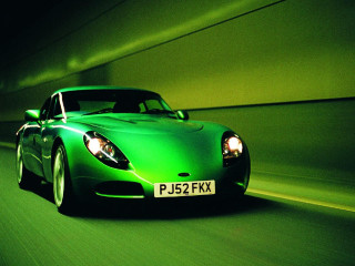 Green sports car tunnel dark - headlight free wallpaper for desktop