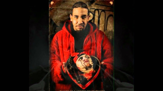 Man holding heart creepy face - a creepy expression free wallpaper for desktop