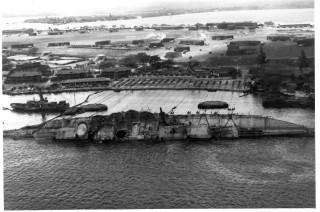 Large ship city harbor boats - 1 9 7 0 s free wallpaper