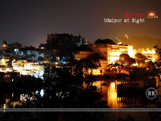 City night lights buildings trees - the foreground and a body of water free wallpaper for desktop