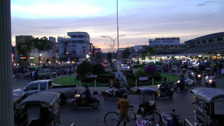 Busy street dusk traffic people - busy free wallpaper for desktop
