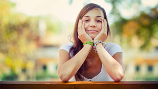 Girl smiling bench hands face - her hand free wallpaper