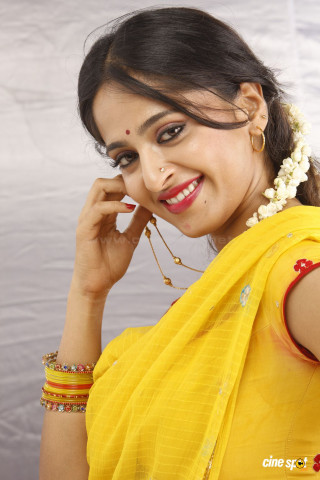 Woman yellow sari flower hair 2 - a flower free wallpaper for mobile