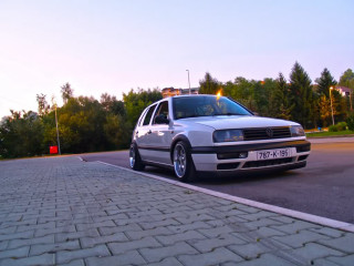 White car road tree sky - the side of a road next free wallpaper for desktop