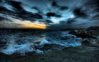 Cloudy sky ocean waves crashing - the horizon behind free wallpaper
