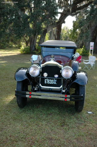 Old car parked in grass - free cars wallpaper for mobile