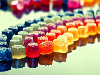 Gummy bears row table top - a table top free wallpaper