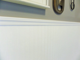 White kitchen sink window clock - blunt free wallpaper