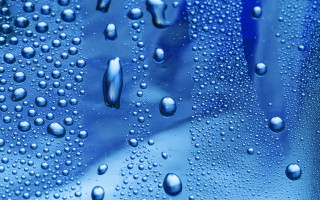 Water droplets blue sky macro - a close up of water droplets free wallpaper