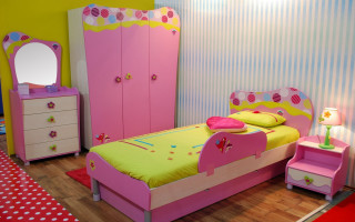 Pink yellow bed dresser mirror - movement free wallpaper