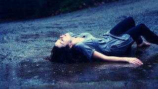 Woman laying rain eyes closed - the ground in the rain free wallpaper