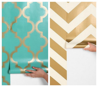 Person holding wallpaper roll gold - blunt free wallpaper for tablet