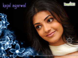 Woman necklace flower hair beautiful - aaa game free wallpaper