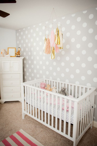 White crib polka dot pastel - movement free wallpaper