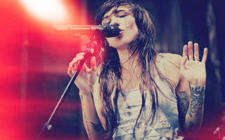 Woman long hair glasses stage - her hand and a microphone free wallpaper for desktop