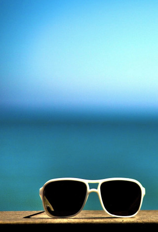 Sunglasses ocean drink blue sky 3 - free beach wallpaper for mobile