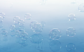 Bubbles floating blue surface water - free rain wallpaper for desktop