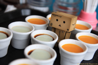 Cups robot table orange juice - a box free wallpaper