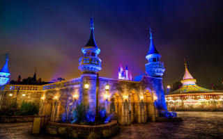 Castle clock tower fountain nighttime - the building free wallpaper for desktop