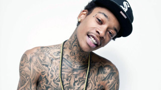 Man hat tattoos smiling camera - his chest and chest free wallpaper
