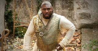 Medieval man courtyard chain costume - game free wallpaper for desktop