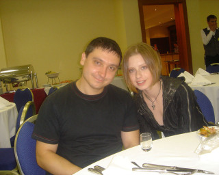 Man woman table wine glass - a man and a woman sitting free wallpaper