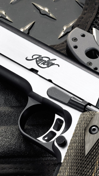 Black white gun case clip - a gun free wallpaper for mobile