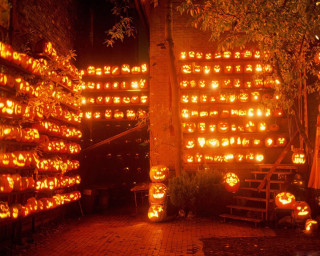 Lit up pumpkins in the 3 - folk art free wallpaper