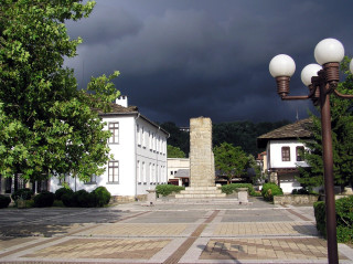 Street light road building clock 3 - a street light free wallpaper