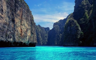 Boat mountains ocean blue sky - blue water free wallpaper